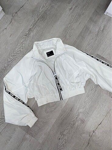 Bershka Bershka crop yağmurluk