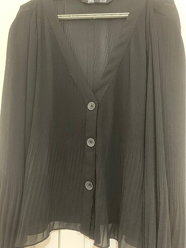 Zara Bluzz