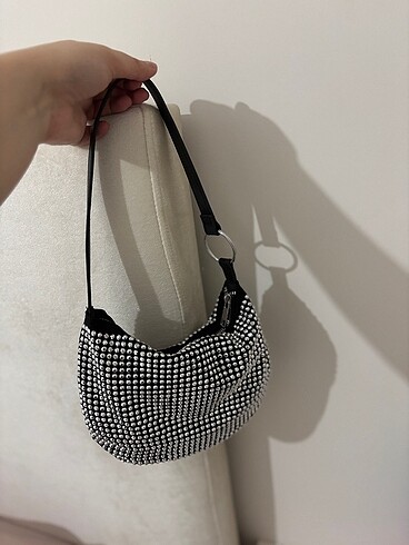 Bershka ışıltılı çanta