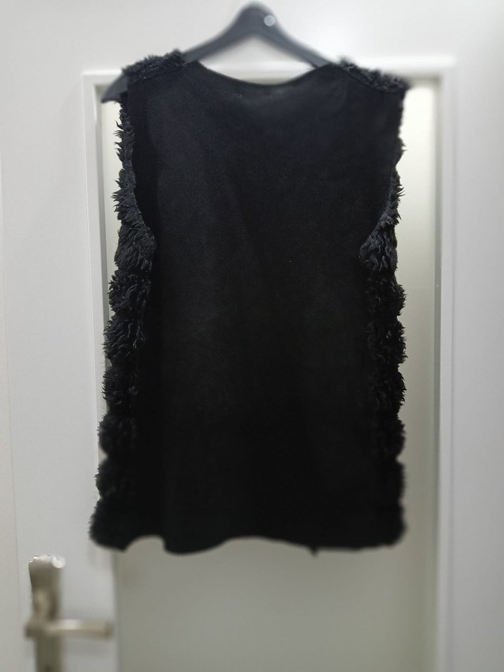 Kürk Detaylı Siyah Kolsuz Midi Yelek - Görsel 2