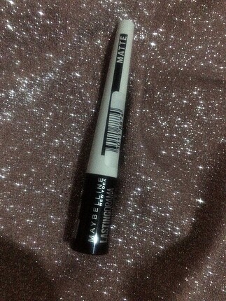 Maybelline lasting drama mat eyeliner