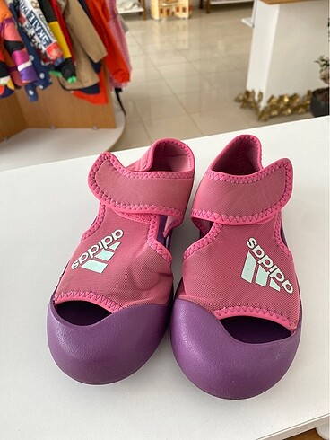 Adidas sandalet