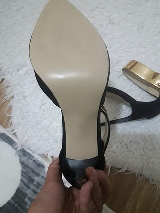 39 Beden siyah Renk gold detaylı topuklu ayakkabı 