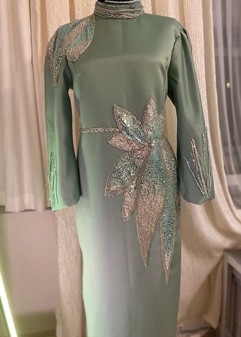 Yeşil Nakışlı Uzun Kollu Straplez Elbise - Görsel 3