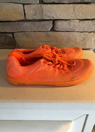 Neon turuncu