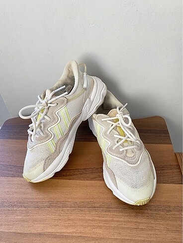 38,5 Beden beyaz Renk Orjinal Adidas Ozweego