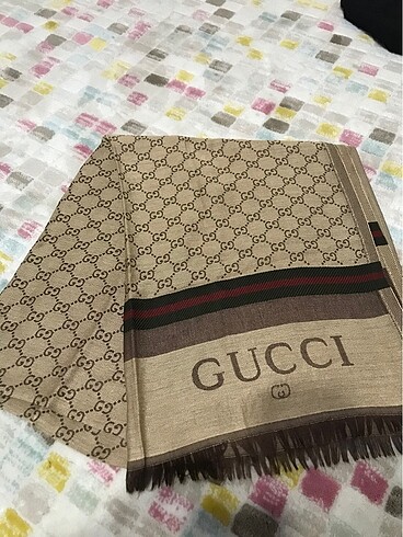 Gucci şal veya fular
