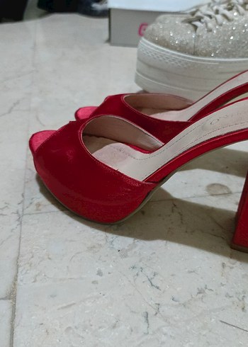 Klasik Parlak Kırmızı Stiletto Topuklu