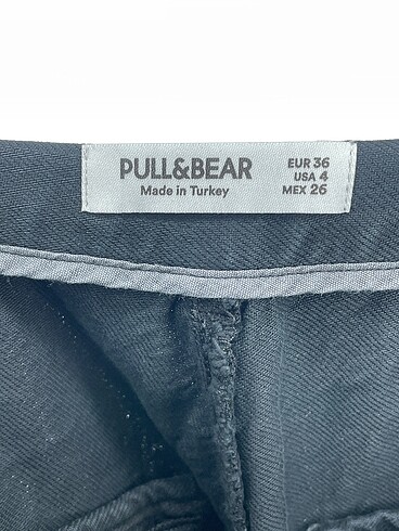 36 Beden siyah Renk Pull and Bear Düz Kesim %70 İndirimli.
