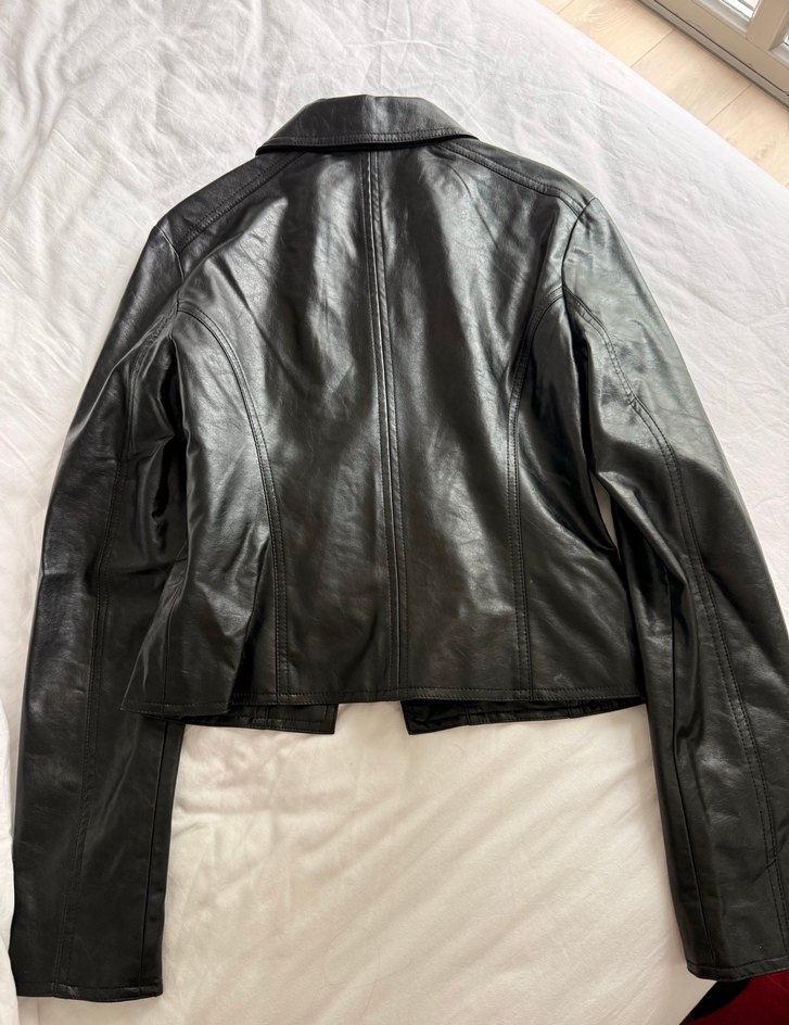 Vücuda oturan deri ceket - Görsel 5