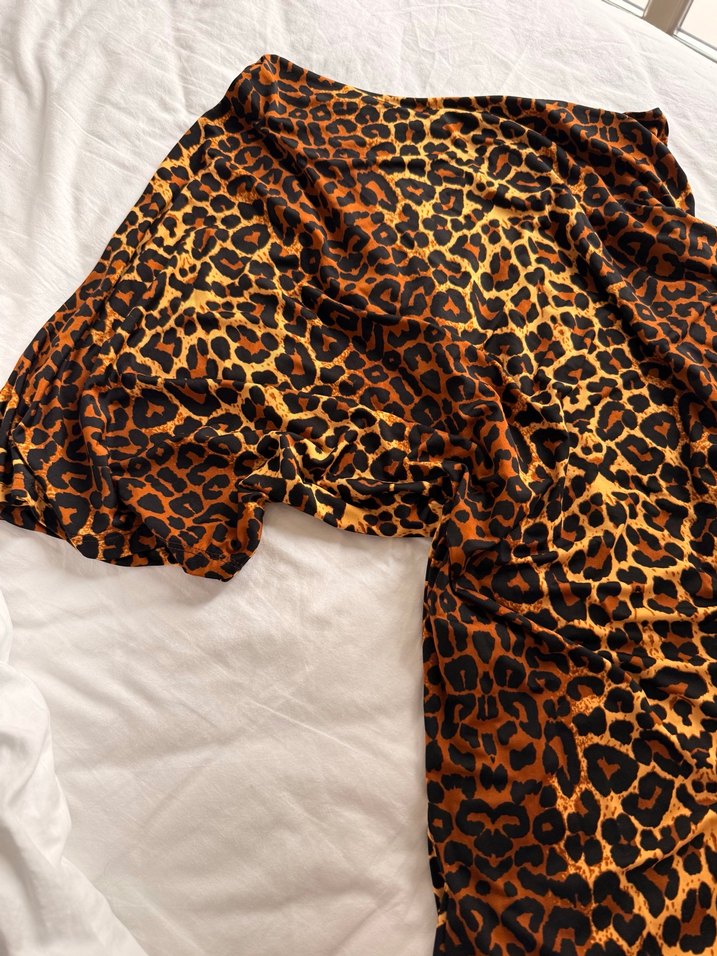 Leopar Desenli Rahat Midi Kadın Sabahlık - Görsel 2