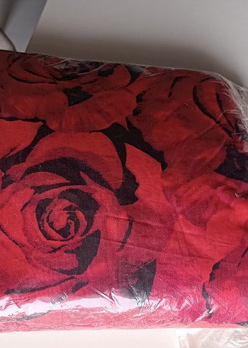 Diğer Kırmızı Desenli Çift Kişilik Nevresim Takımı