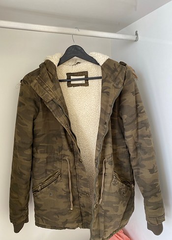 Kadın Kamuflaj Desenli Kapüşonlu mont - Görsel 4