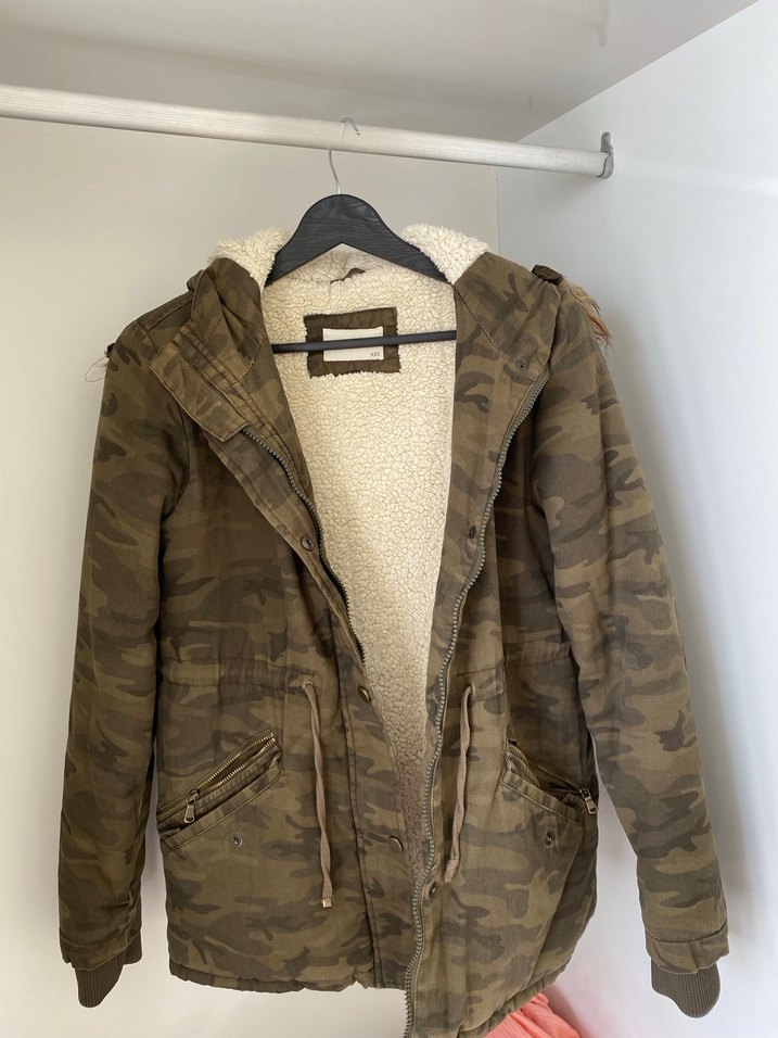 Kadın Kamuflaj Desenli Kapüşonlu mont - Görsel 4