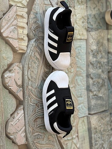 Adidas Adidas Spor Ayakkabı 5 kere bile Giyilmedi.