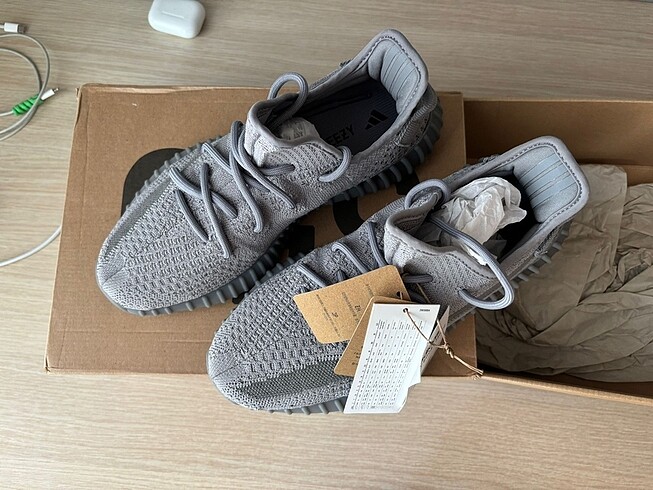 Adidas Yeezy (41.5 ) numara