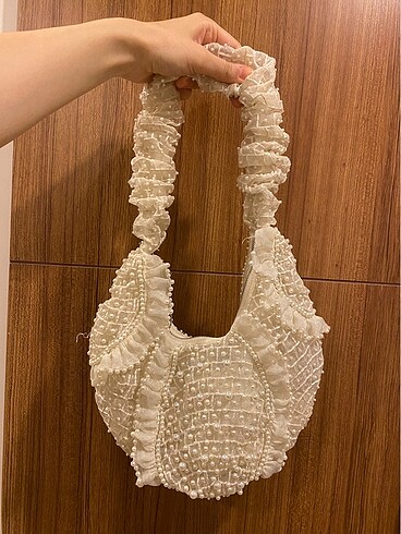 ZARA İNCİLİ ÇANTA