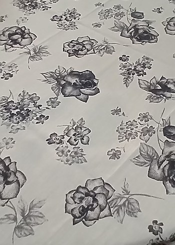 Dertsiz Çiçek Desenli Masa Örtüsü - Görsel 3