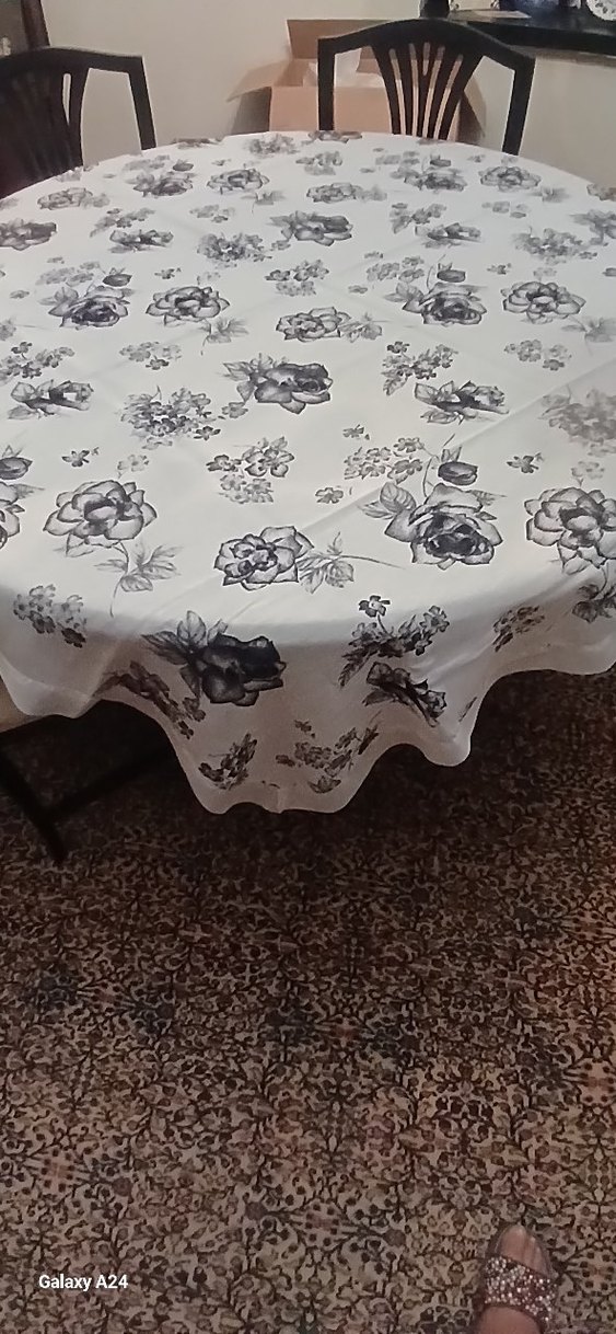 Dertsiz Çiçek Desenli  Masa Örtüsü - Görsel 5