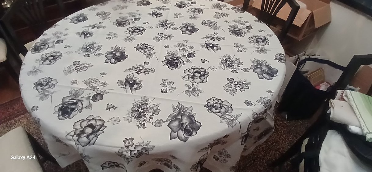 Dertsiz Çiçek Desenli  Masa Örtüsü - Görsel 2