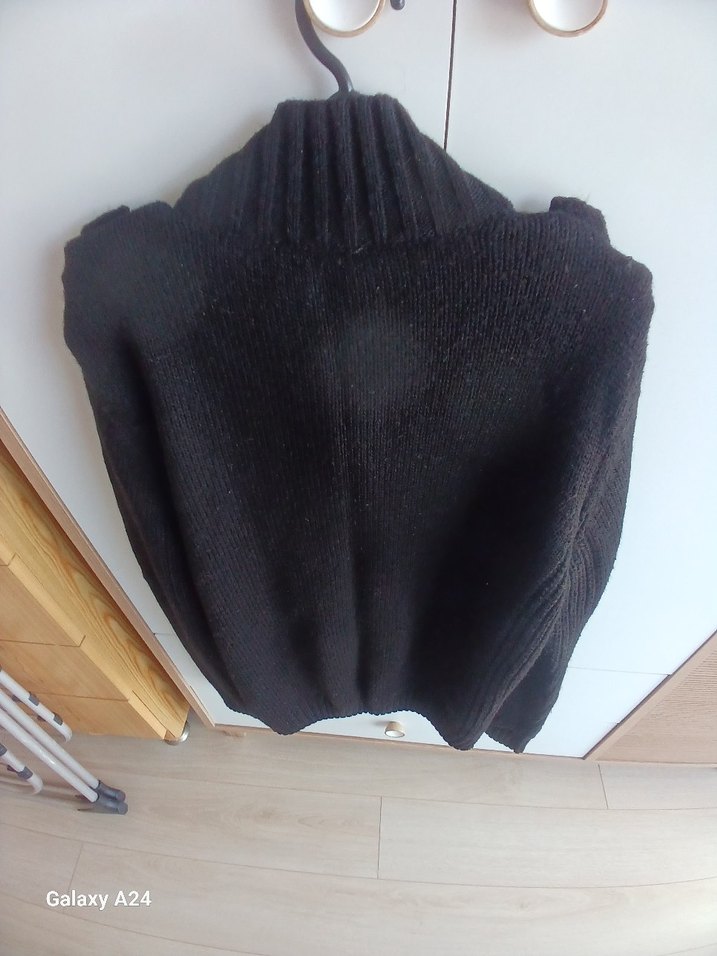 Siyah önden düğmeli triko Hırka - Görsel 4