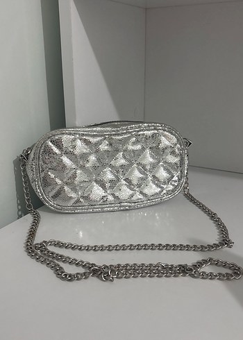 Parlak Gri Zincir Detaylı Kadın Çanta - Görsel 2
