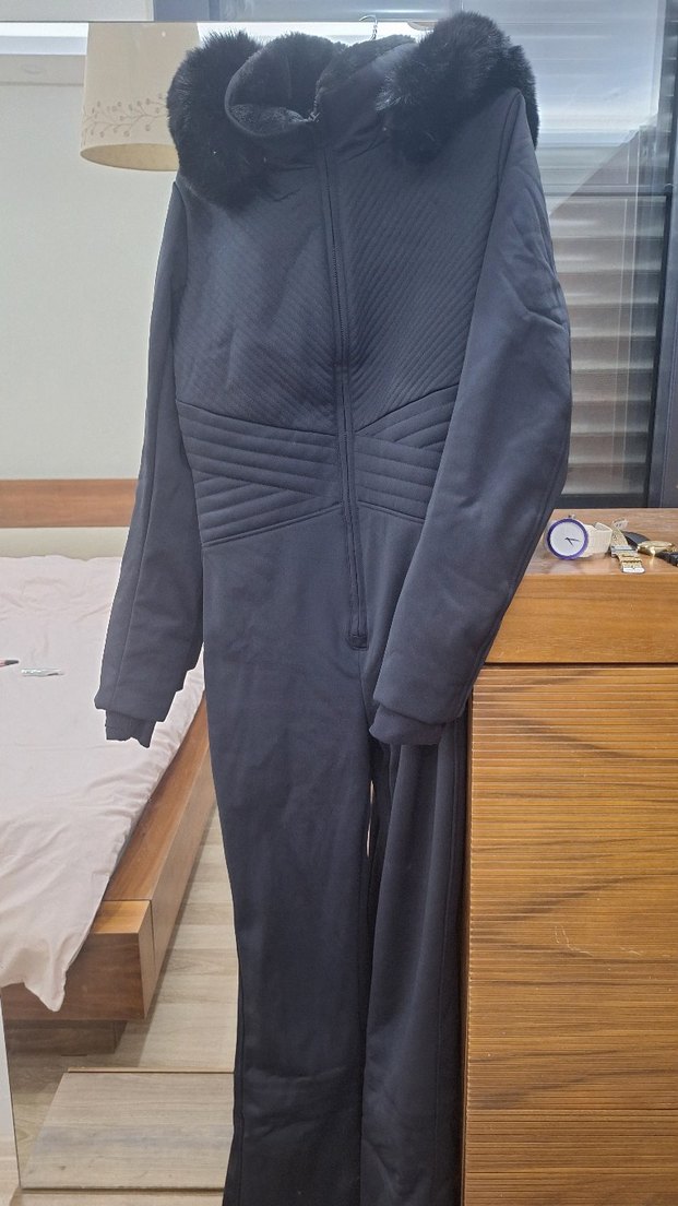 Kadın Siyah Yüksek Yakalı Kürklü kayak Tulum - Görsel 4