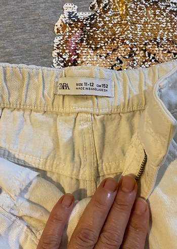 Kadın Gri Payetli Baskılı Tişört & Beyaz Denim Şort - Görsel 3