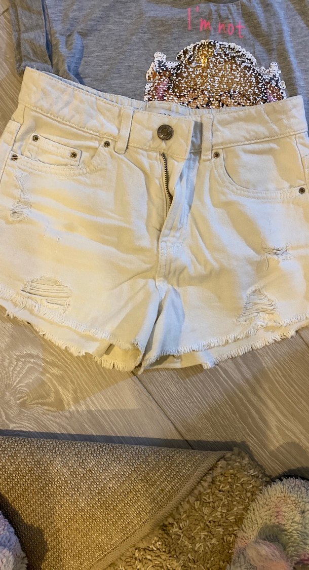 Kadın Gri Payetli Baskılı Tişört & Beyaz Denim Şort - Görsel 4