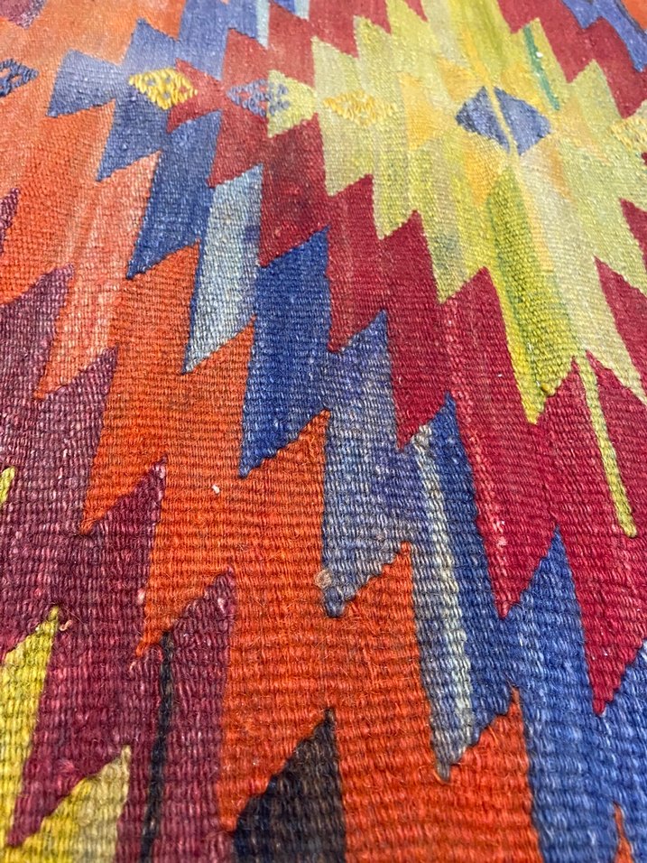 Çok Renkli Bağlama Desenli Geleneksel Halı - Görsel 2