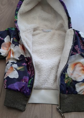 Çiçek Desenli Kapüşonlu Kız Çocuk Mont - Görsel 2