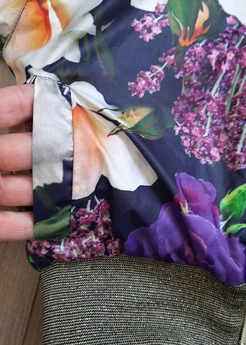 Çiçek Desenli Kapüşonlu Kız Çocuk Mont - Görsel 3