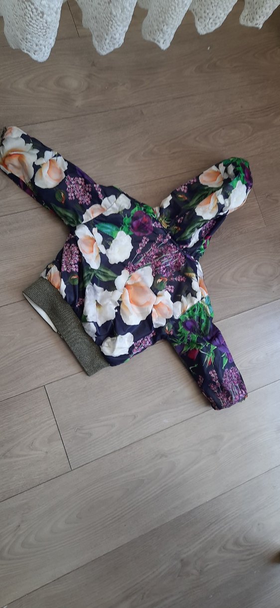 Çiçek Desenli Kapüşonlu Kız Çocuk Mont - Görsel 4