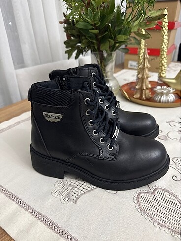 DOCKERS MARKA 37 NUMARA KULLANILMAMIŞ SIFIR BOT