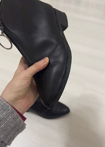 Siyah Deri Tokalı Kadın Bot - Görsel 8