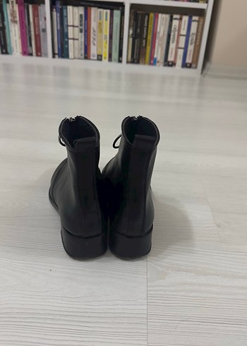 Siyah Deri Tokalı Kadın Bot - Görsel 3