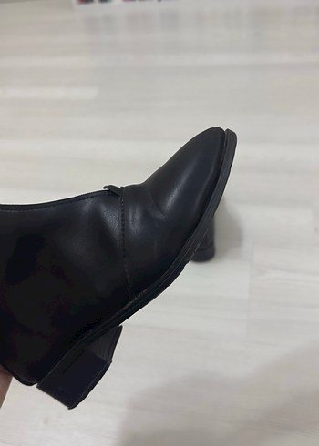 Siyah Deri Tokalı Kadın Bot - Görsel 4
