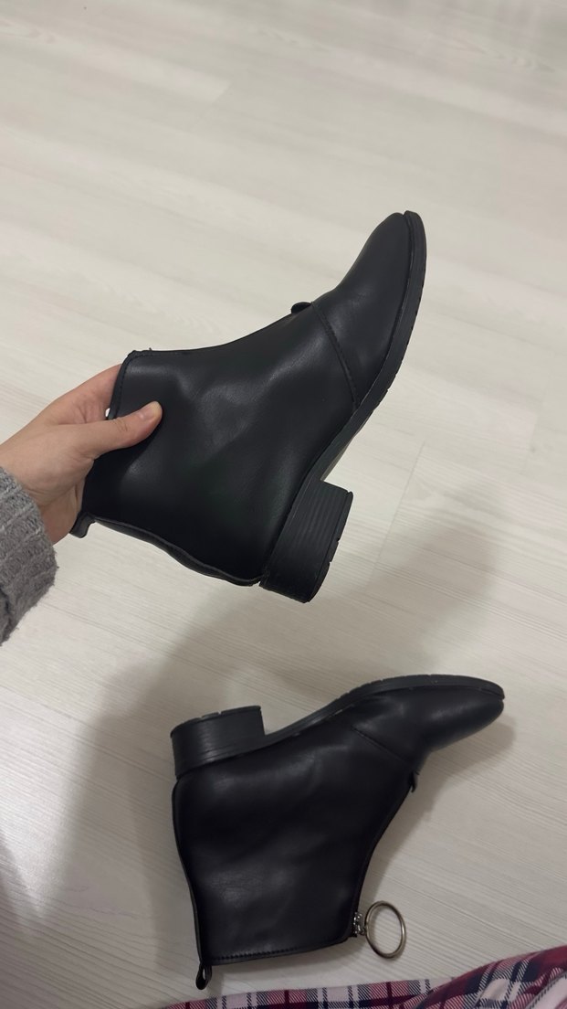 Siyah Deri Tokalı Kadın Bot - Görsel 5