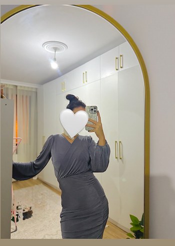 Gri Parlak Detaylı Sıkılaştırıcı Etkili Elbise - Görsel 4