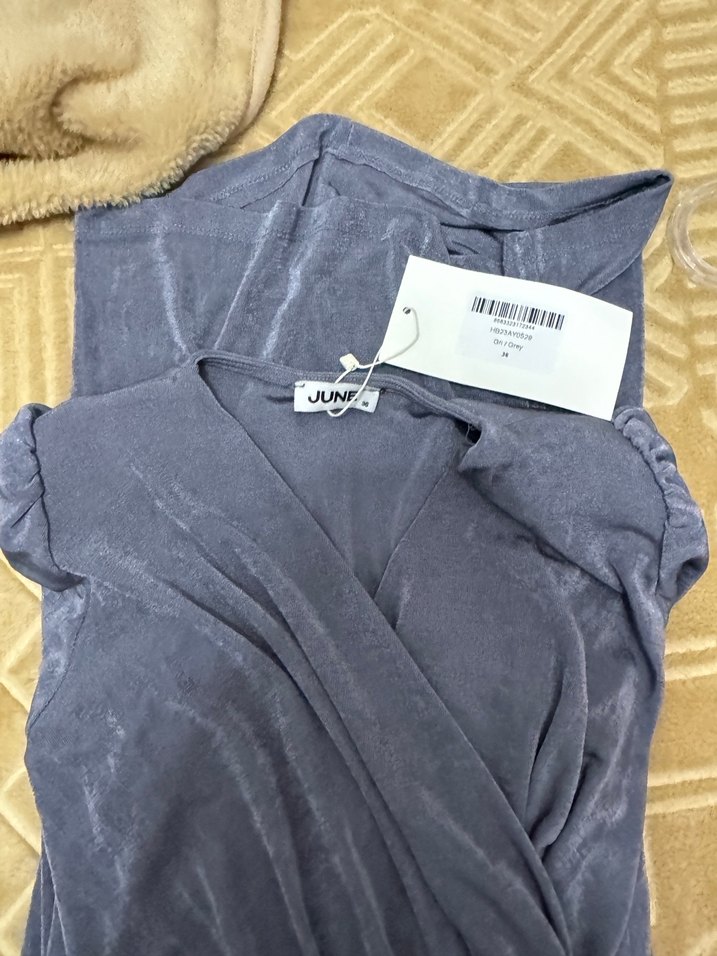 Gri Parlak Detaylı Sıkılaştırıcı Etkili Elbise - Görsel 3