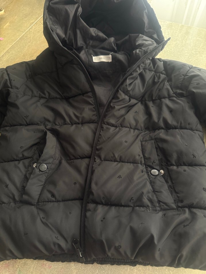 Siyah Kapüşonlu çocuk Kışlık Mont - Görsel 3