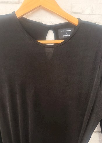 Zeynep Tosun gece elbisesi - Görsel 3