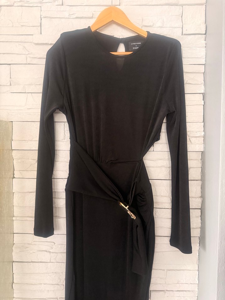 Zeynep Tosun gece elbisesi - Görsel 2