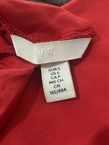 H&M hm kırmızı uzun yırtmaçlı elbise