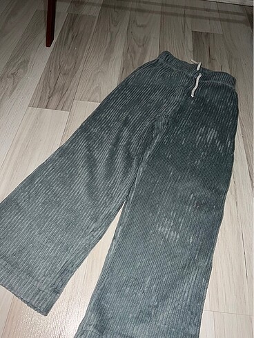 5 Yaş Beden yeşil Renk Zara fitilli kadife pantolon 5,6 yaş
