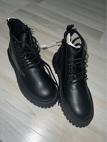Zara 37 no bot etiketli