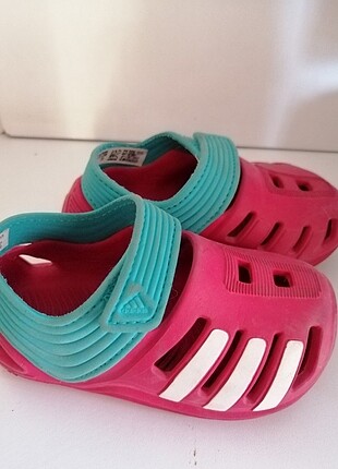 Adidas 20 numara sandalet