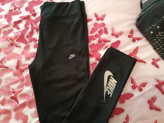 TAYT NIKE