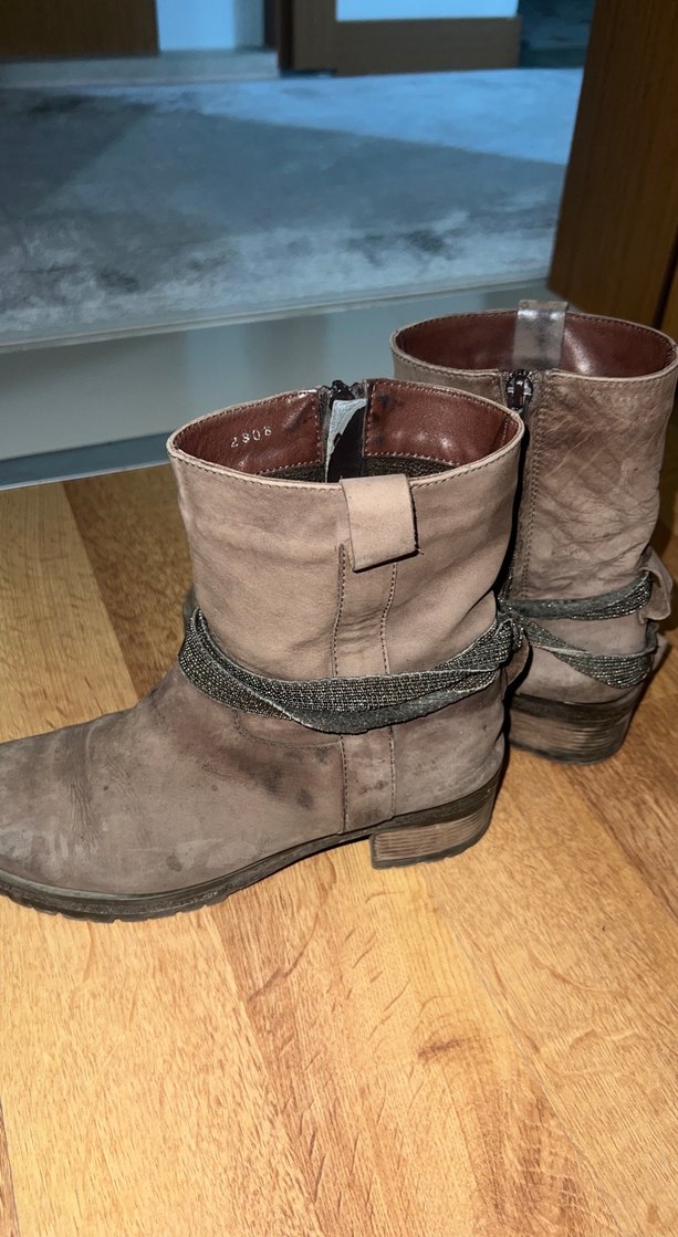 Kahverengi Süet Tokalı Kadın Botları - Görsel 4