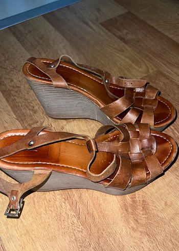 Deri Taba Renkli Dolgu Topuklu Sandalet - Görsel 2